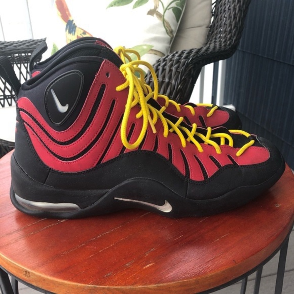 Men’s Nike Air Bakin size 10 (2014) PRE OWNED*